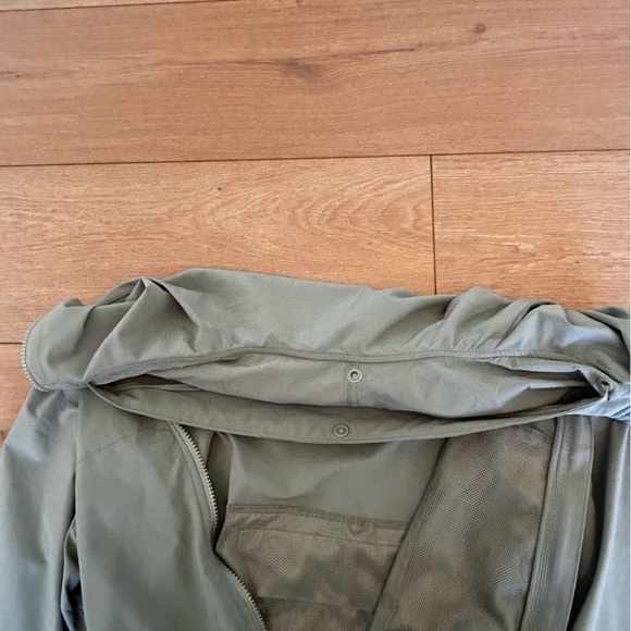 Eddie Bauer. Women’s Cropped windpac jacket. - Picture 5 of 6